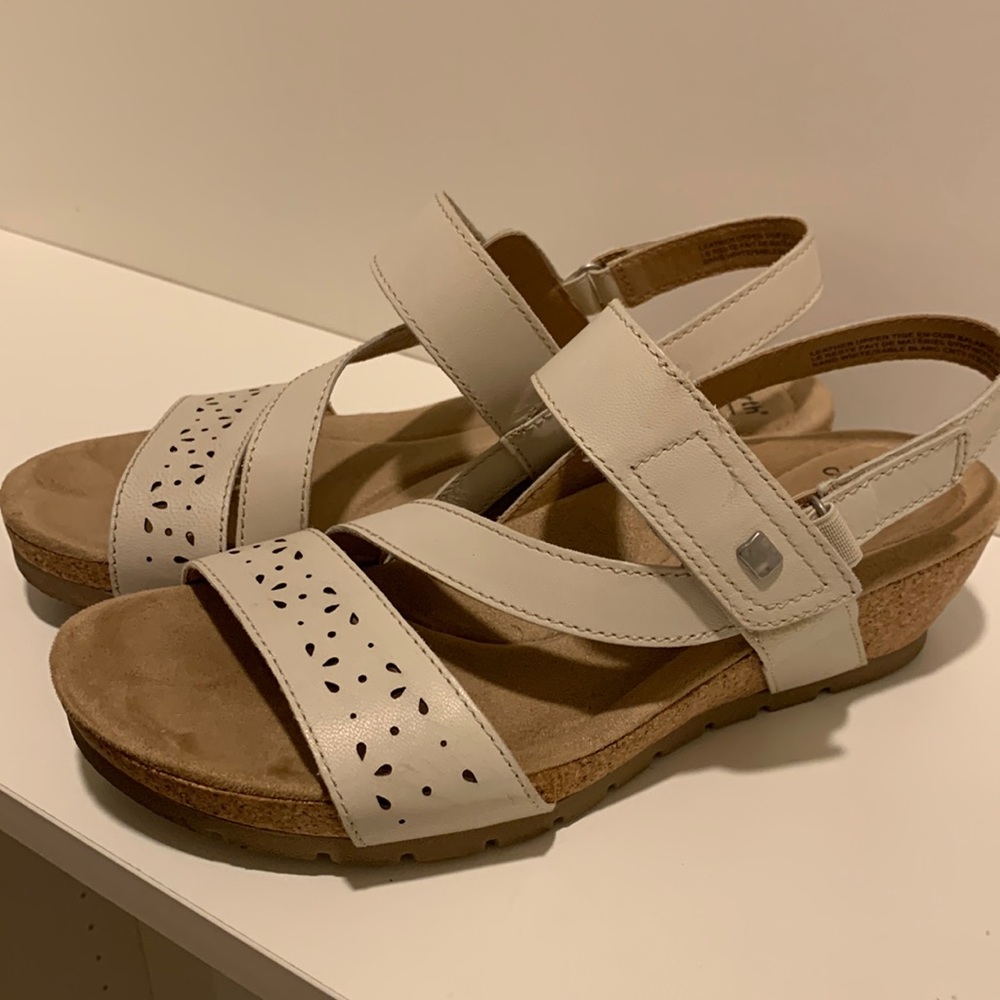 Earth Orgins Kendra Sandal Size 9 med
